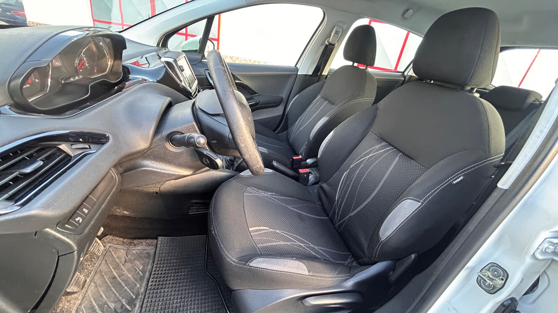 Peugeot 208 – foto 12
