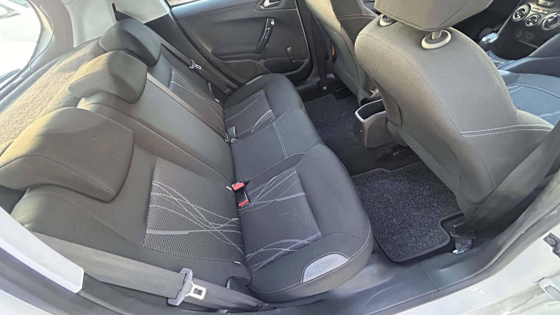 Peugeot 208 – foto 14